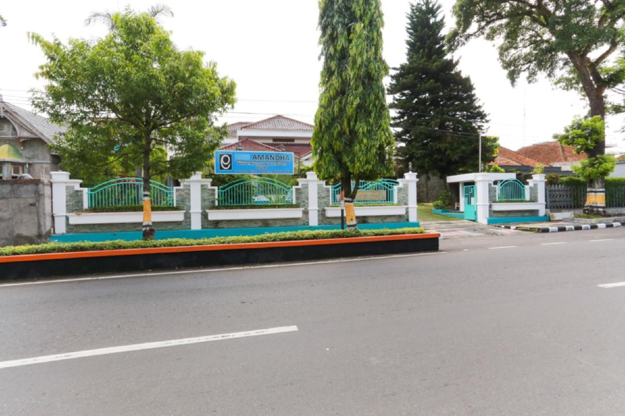 Reddoorz Syariah Near Alun Alun Magelang Bayeman Exterior foto
